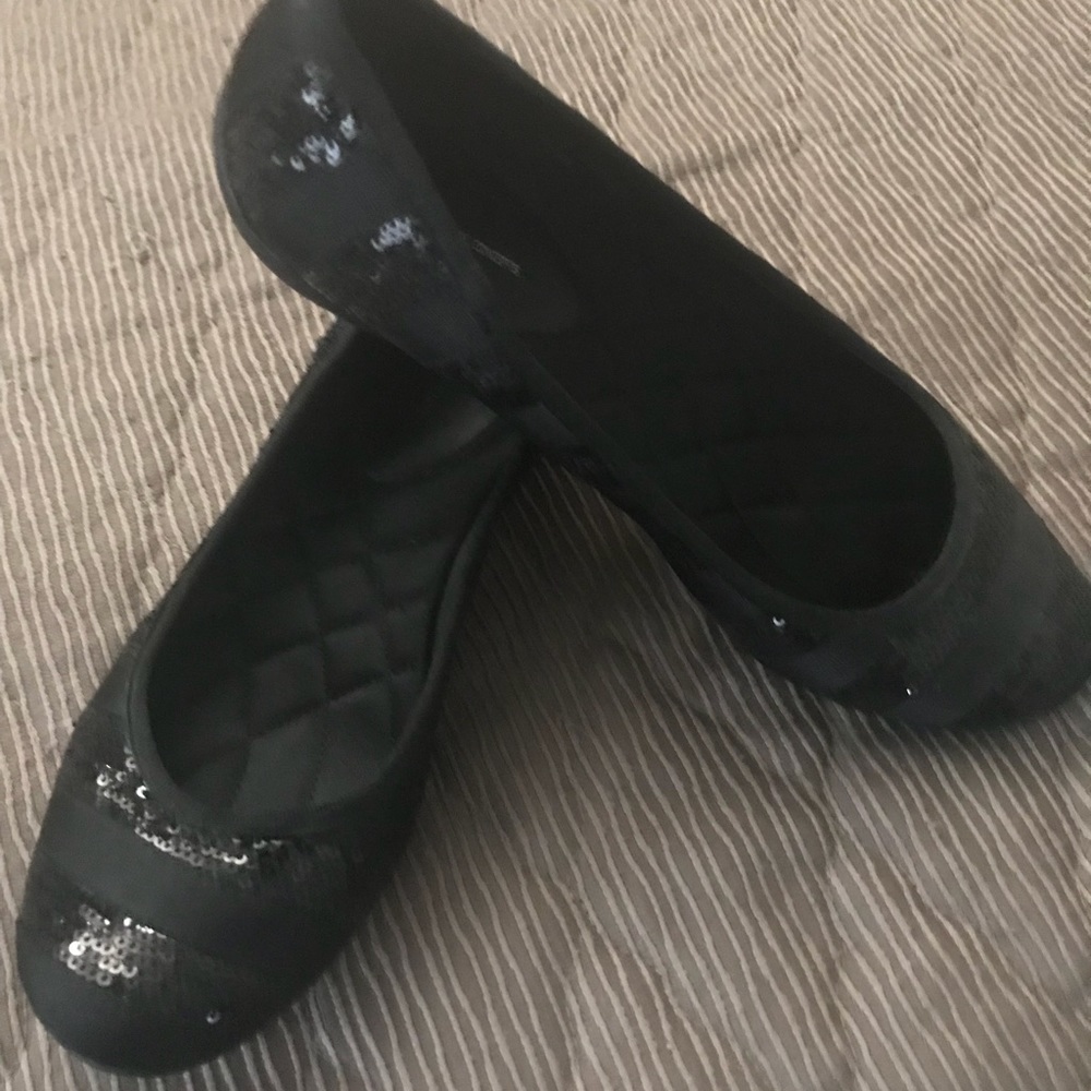 Black striped sequence flats